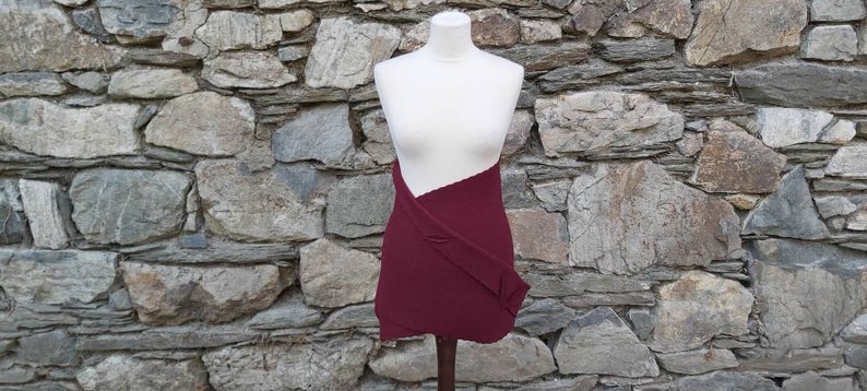 Cacheur in burgundy made of pure sheep's wool, hip flatterer, kidney warmer, wool skirt, clothing made of wool, wrap skirt, wool fabric, felt skirt image 1