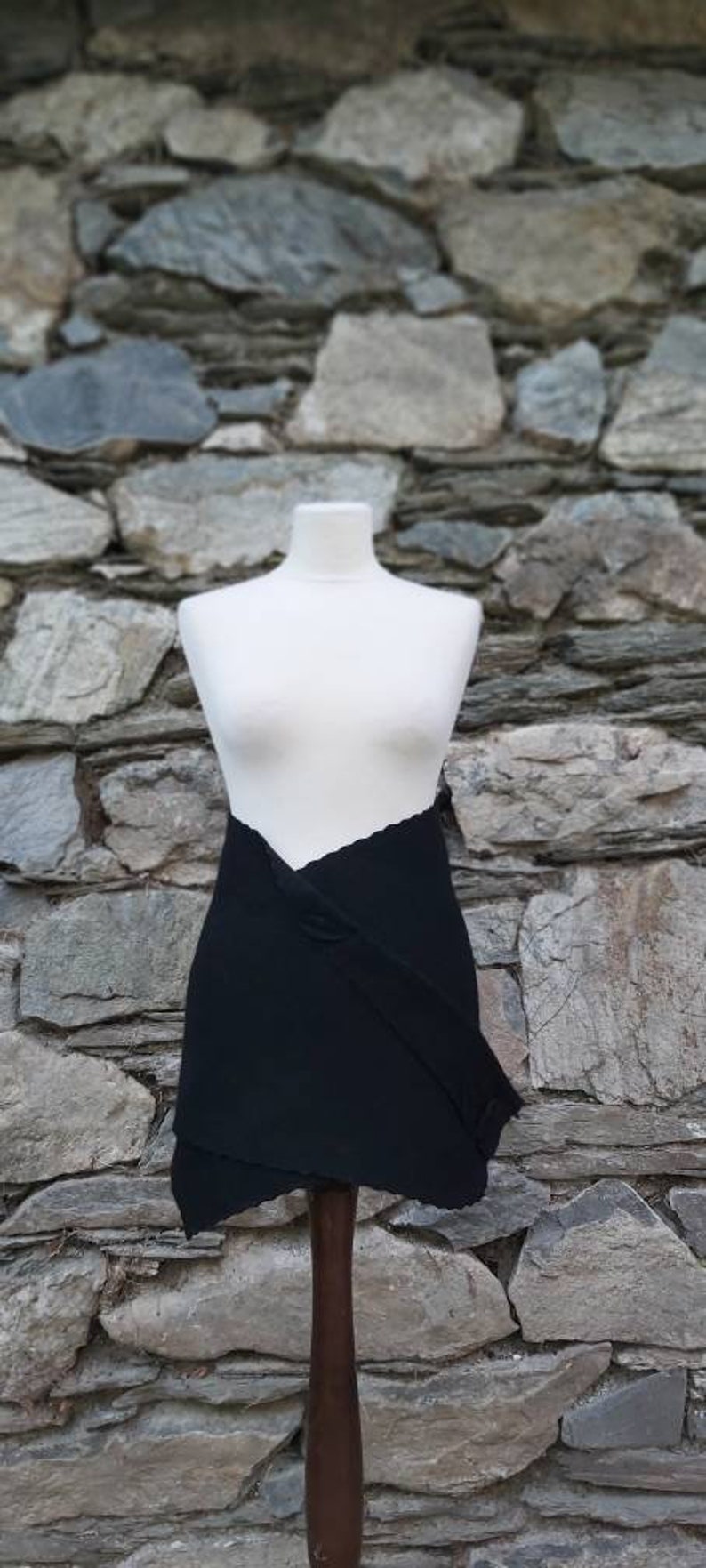 Cacheur in black made of pure sheep's wool, hip flatterer, kidney warmer, wool skirt, clothing made of wool, wrap skirt, wool fabric, felt skirt image 1