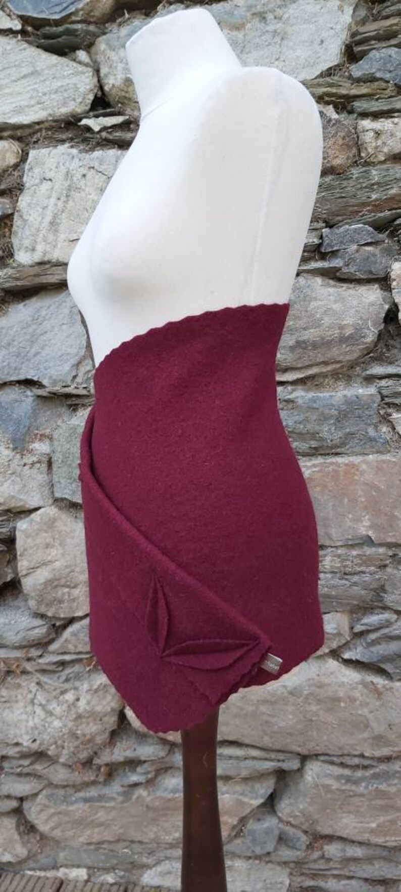 Cacheur in burgundy made of pure sheep's wool, hip flatterer, kidney warmer, wool skirt, clothing made of wool, wrap skirt, wool fabric, felt skirt image 2