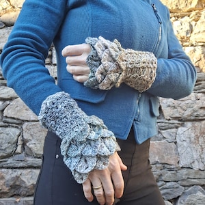 elegant hand warmers made of silk and merino wool, arm warmers, cuffs, handmade exclusive accessories, woolen cuffs, special wrist warmers