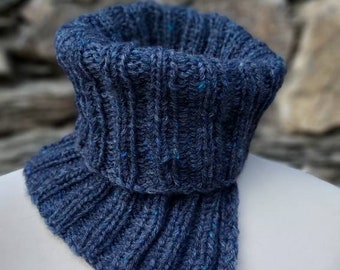 gestrickter Loop mit Alpaka in blau, exclusiver Schalkragen mit Zopfmuster, Halsschmeichler, Outlander, mittelalterliche Kleidung, natürlich