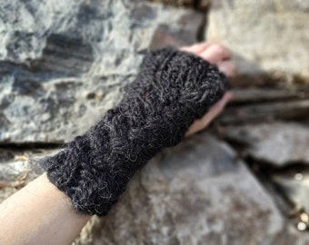 Hand warmers with thumb hole made of alpaca and sheep's wool, arm warmers, wrist warmers, medieval, highlands, claire, outlander, celts, gauntlets