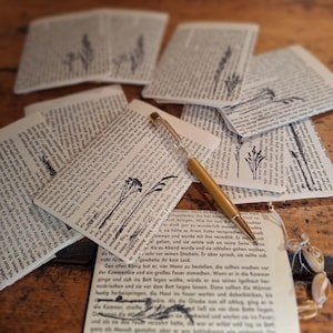 Set di 10 sacchetti di carta realizzati con pagine di vecchi libri con erbe stampate, riciclati, sacchetti regalo, vintage, sostenibili, arte della carta, borse