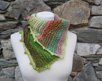 Exceptional neck flatterer made of soft NORO yarn made of sheep wool, loop of gradient yarn, scarf, collar, wool scarf, scarf collar,