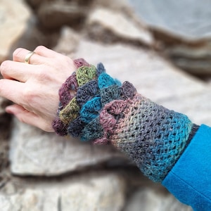 Hand warmers made of finest merino wool crocheted in petrol/coloured, arm warmers, cuffs, handmade accessory, woolen cuffs, wrist warmers