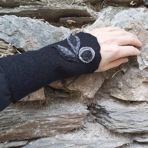Cuffs made of pure sheep's wool in black with fine rose appliqué, exceptional hand warmers made entirely by hand, gift image 1