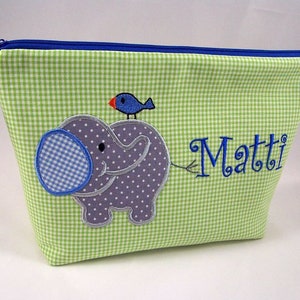 Children's toiletry bag with desired name