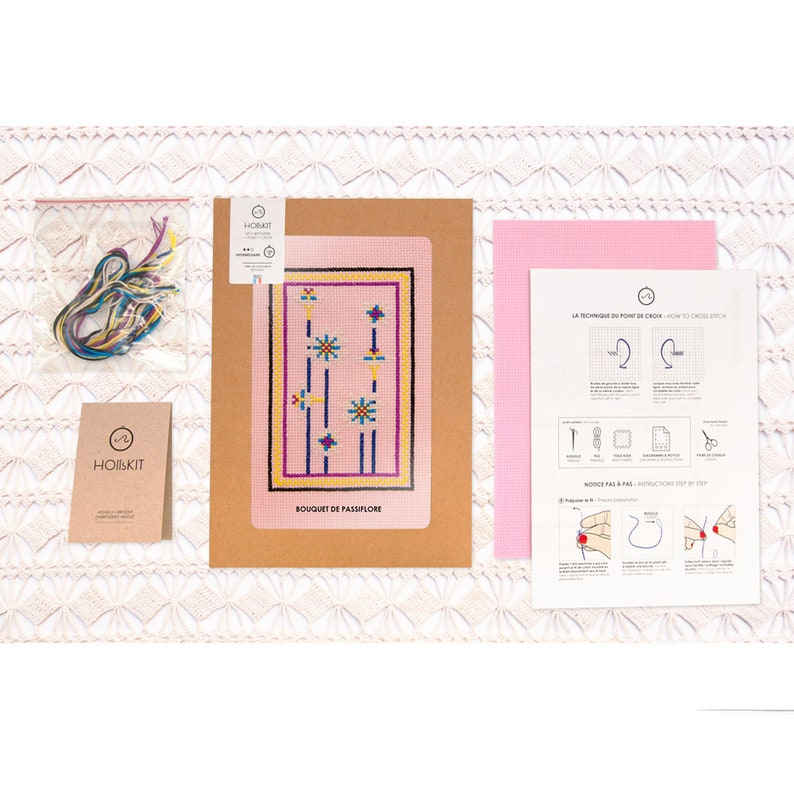Cross-stitch kit Bouquet of Passionflower on pink Aïda image 2