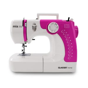 Könnte beinhalten: Eine weiße und rosa Nähmaschine mit dem Markennamen "GLAESER home" und dem Modellnamen "mia 350" auf der Seite. Die Maschine verfügt über verschiedene Stichoptionen und ein Fußpedal.