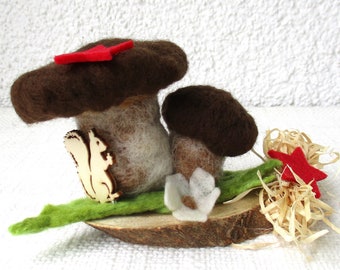Felted autumn decoration: forest mushrooms with wooden elements