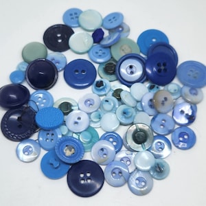 Mixed lot of vintage blue buttons