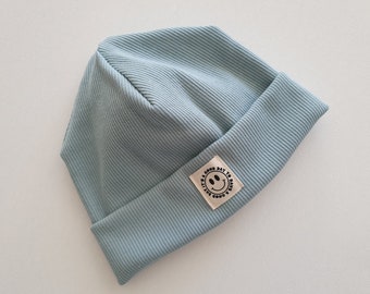 Bonnet côtelé bleu marine avec patch bonne journée