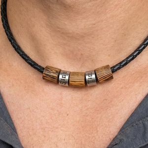 Personalisierte Lederkette mit Namen, Edelstahl & Holz Perlen, Namenskette Herren Damen, Partnerkette Gravur, Geschenk für Papa Freund