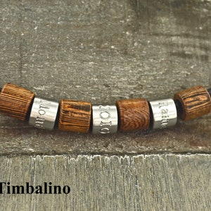Cadena de hombre hecha a mano personalizada, cuentas de acero inoxidable con grabado y colgante de madera, cadena de cuero negro
