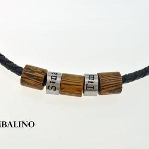 Gepersonaliseerde handgemaakte herenketting, roestvrijstalen kralen met gravure en houten hanger, zwarte leren ketting