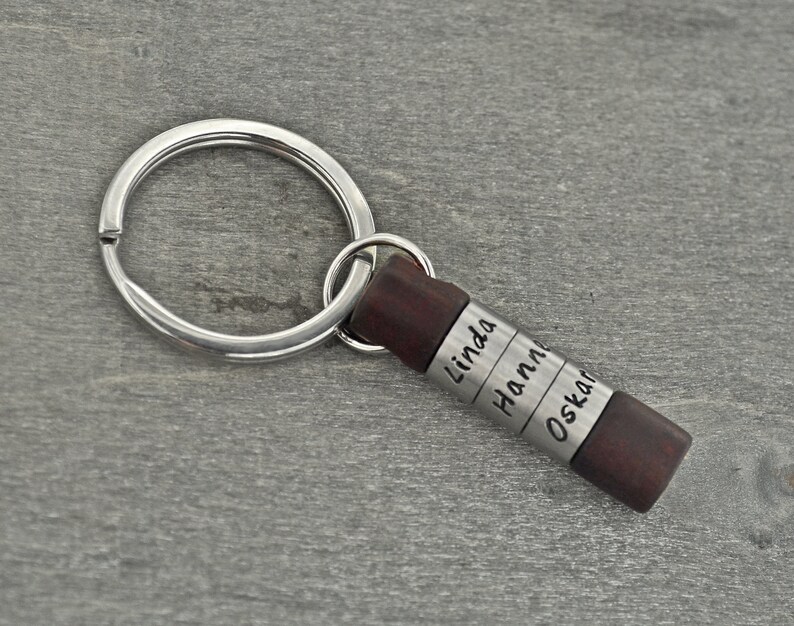 personalisierter Unikat Schlüsselanhänger aus Edelstahl und Holz, Geschenkidee für Männer Bild 2