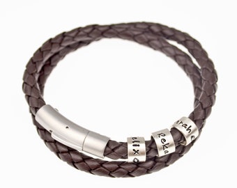 Bracelet homme en cuir avec gravure et fermoir baïonnette, bracelet avec petits anneaux personnalisés en argent fait main