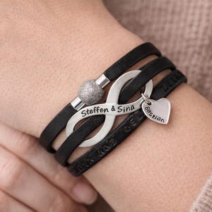 Bracelet en cuir personnalisé avec gravure, symbole de l'infini et cœur en acier inoxydable, texte personnalisé sur le cuir, fermoir magnétique
