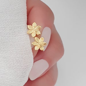 Petal stud earrings 925 silver gold-plated SCHOSCHON earrings lilies gift Mother's Day anniversary