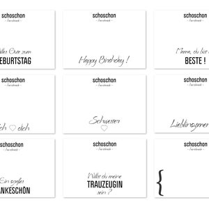 Puede incluir: Nueve tarjetas de felicitaci&oacute;n en blanco con texto negro sobre fondo blanco. El texto incluye "Happy Birthday!" "Alles Gute zum Geburtstag" "Mama, du bist die BESTE!" "Ich &hearts; dich" "Schwestern" "Lieblingsmensch" "Ein gro&szlig;es DANKESCH&Ouml;N" "Willst du meine TRAUZEUGIN sein?" y "{ }"