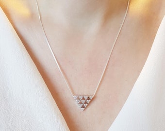 Halskette mit Anhänger Zirkonia-Dreieck Geometrie 925 Sterling Silber 45 cm