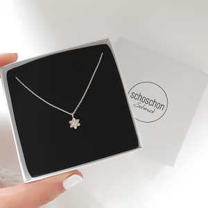 Kette Blüte mini 925 Silber Schmuckstück minimalistisch als Geschenk für deine Freundin Bild 2