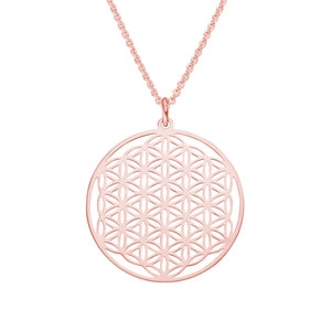 Könnte beinhalten: Eine Halskette aus Roségold mit einem großen, runden Anhänger, der ein filigranes, komplexes Lebensblume-Design zeigt.