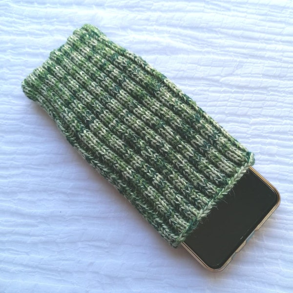 Phone sock Cute iPhone Case Knit cell phone pocket, Green Samsung sleeve, Green IPhone 5c sock Smartphone pouch Mobile Phone Sock