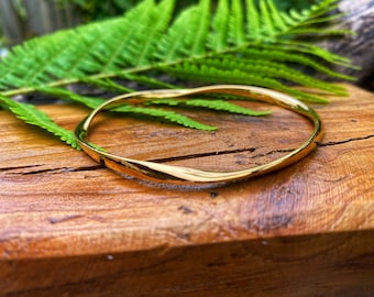 Classic gold over sterling silver twist bangle. Supplied nicely wrapped in a gift box with a handwritten care note.