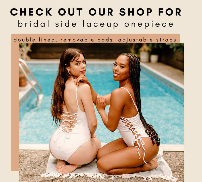 Op de afbeelding: Twee vrouwen in witte, met veters gekruiste badpakken poseren bij een zwembad. De tekst "CHECK OUT OUR SHOP FOR bridal side laceup onepiece double lined, removable pads, adjustable straps" staat boven de afbeelding.