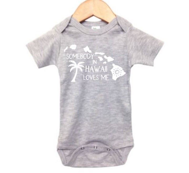Baby Hawaii Outfit Baby Shower Gift HI Onesie Hawaii Baby HI Hawaii Apparel Somebody In Hawaii Loves Me Gift For Baby Hawaii Onesie