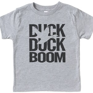 Toddler Duck Hunting Shirt, Duck Duck Boom, Duck Hunting, Kid's Hunting Shirt, Youth Hunting, Kids Ducking Hunting Shirt, Waterfowl Shirt Grå