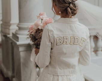 Spijkerjasje wit met gouden letters Bruid boho, jasje bruid JGA bruiloft