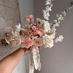 Romantic silk flower bouquet in pastel – hand-tied arrangement for weddings, decoration or gifts