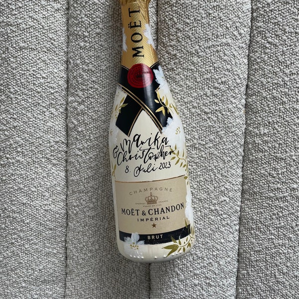 Hand-painted and lettered bottle | champagne bottle I champagne | Gift for the newlyweds