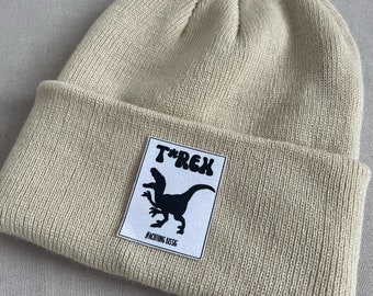 Kinder Hipster Beanie T-REX #ACHTUNG BISSIG – Beige Dino-Mütze I Strickmütze