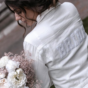 Jeansjacke Weiß mit goldenen Buchstaben Bride boho, Jacke Braut JGA Hochzeit zdjęcie 4