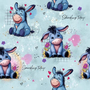 Può includere: Motivo ripetuto con asini dei cartoni animati in varie pose. Gli asini sono principalmente blu con accenti rosa, circondati da cuori, fiori e il testo "Sparkling Today!" su sfondo azzurro.