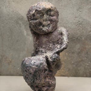 ceramic sculpture、original artwork 、surreal sculpture、Chinese artist、cultural art 、modern ceramics 、unique home decor 、art for collectors