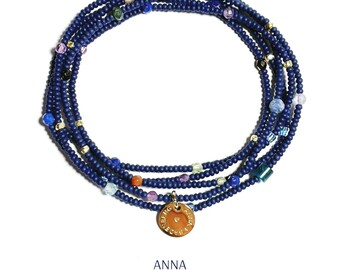 ラピスラズリ BRACELET Made of Glass Beads in Navy Blue With a Top Cevron