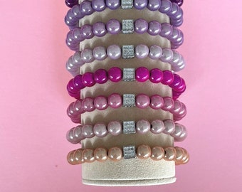 ARMBÄNDER aus schimmernden Miracle Perlen, 8 mm, in verschiedenen Farben Pink und Violett Tönen, Spacer Pavé Sterling Silber mit Zirkonia