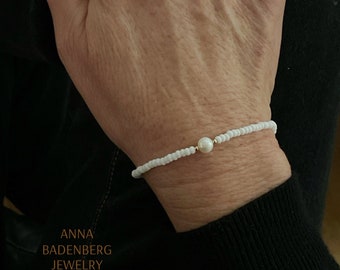 BRACELET made of Preciosa glass beads in white and a high-quality white cultured pearl, spacer sterling silver, 24Kt gold plated