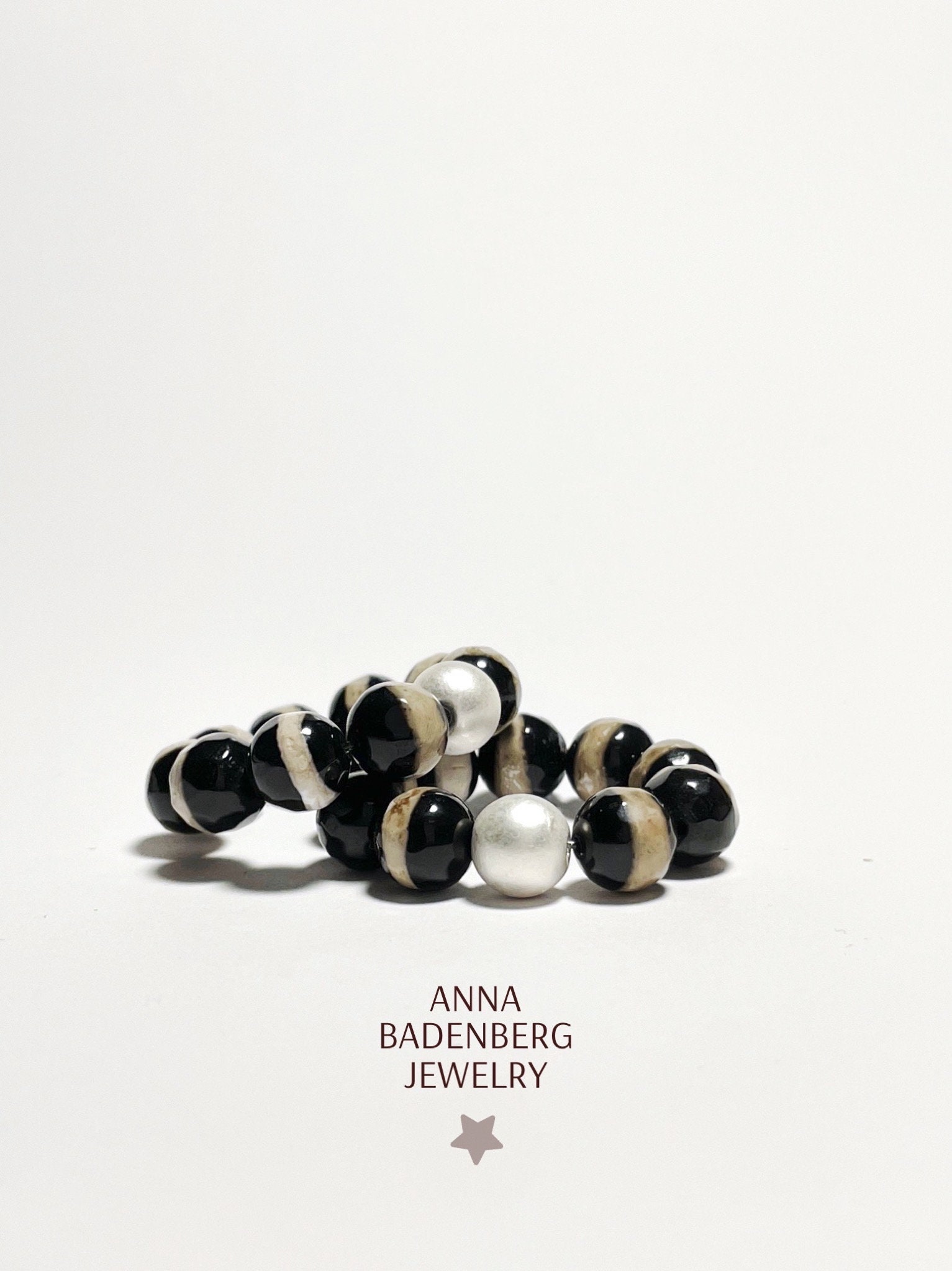 RING Made of Beautiful, Faceted Tibetan Agate in Black Beige