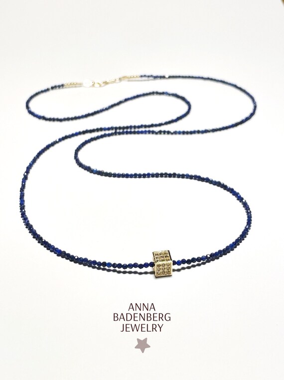 ラピスラズリ CHAIN Made of Preciosa Glass Beads in Matt Black and a