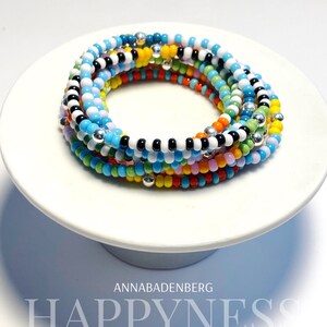 BRACELET: colorful, dyed-through glass beads (4 mm) from New York, seed beads. Three spacer beads made of 925 sterling silver. Friendship bracelet.