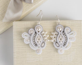 Pendientes pequeños boda soutache blanco plata