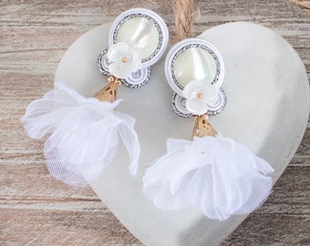 Pendientes de novia Blush Rose de soutache blanco