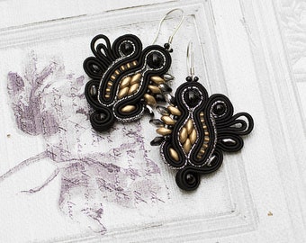 Small soutache earrings, small black earrings, small earrings, goth, orecchini soutache, gift for her, gift for woman, Black Gold