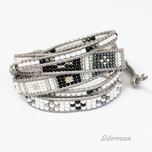 Lichtgrijze boho leren armband afbeelding 8