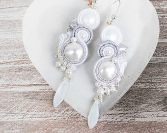 Pendientes de novia pequeños de soutache flamenco blanco